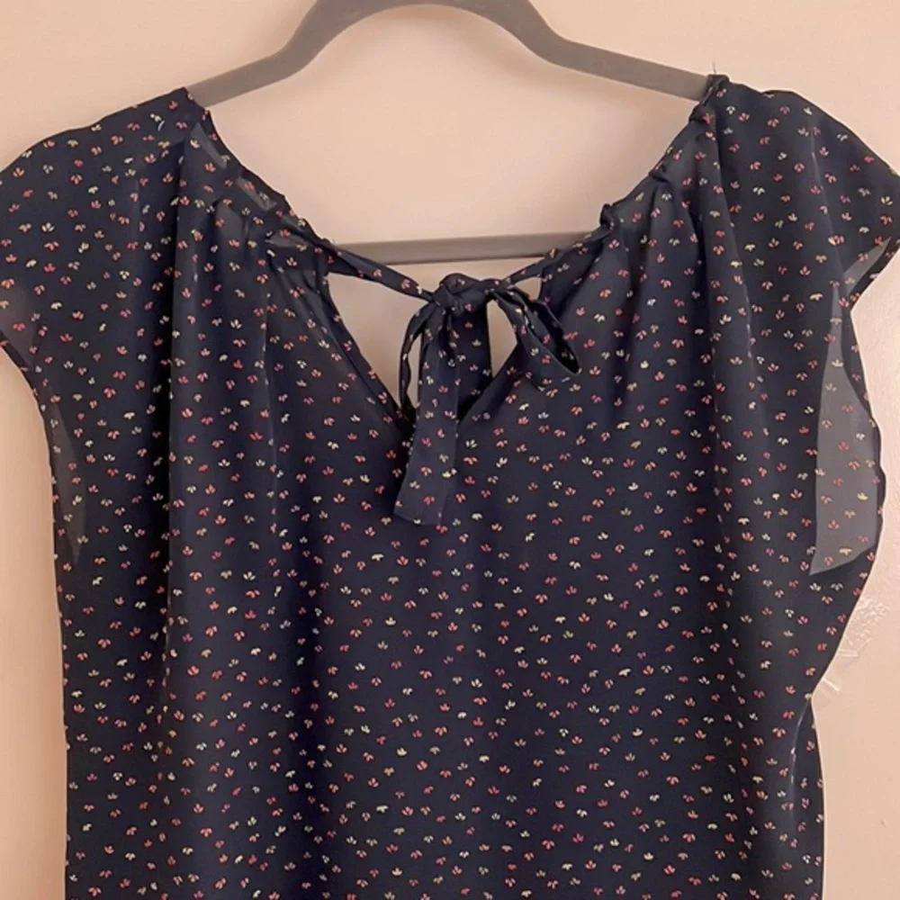 Lauren Conrad Navy Blue Pleated Neck Blouse. Size S - Picture 6 of 10